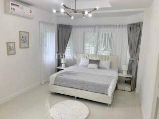 House For sale 3 bedroom 250 m² with land 318 m² in Ruen Pisa Village, Pattaya