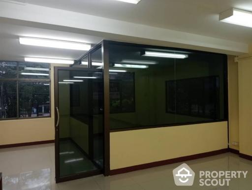 Office Space for Rent in Khlong Ton Sai