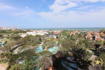 Boathouse exclusive 1 bedroom corner condo with fantastic seaview for sale