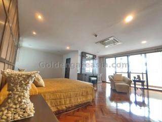 Spacious family-friendly 3-Bedrooms with large balcony close to BTS - Asok