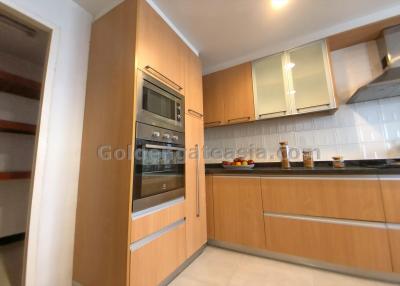 Spacious family-friendly 3-Bedrooms with large balcony close to BTS - Asok