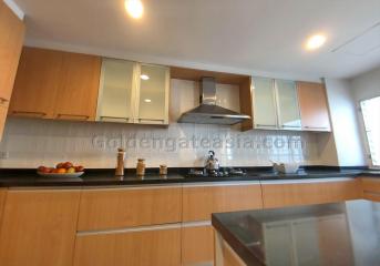 Spacious family-friendly 3-Bedrooms with large balcony close to BTS - Asok
