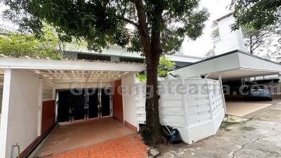 3-Bedrooms single House with garden in secure compound close to Ekkamai BTS