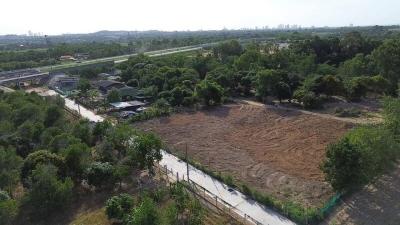 Aerial view of an empty plot of land suitable for development