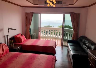Bright bedroom with sea view and balcony access
