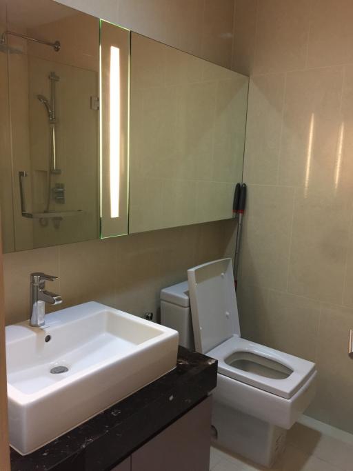 Modern bathroom with mirrored cabinet and tiled walls