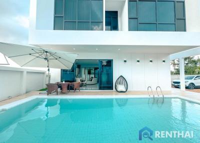 Luxury Modern Pool Villa at Pattaya