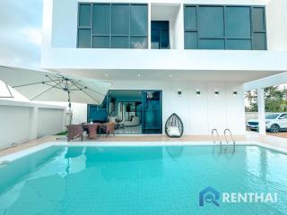 Luxury Modern Pool Villa at Pattaya