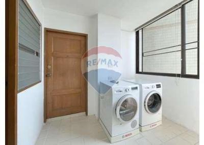 3 bed pet friendly BTS Phrom Phong Sukhumvit