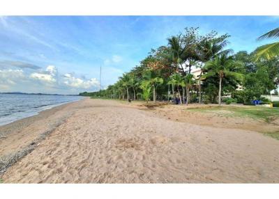 24,784 Sqm. Land listed for ฿ 1,084,300,000.