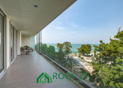A luxurious 2 bedroom 190SQ.M.  located next to the sea in Wongamat Pattaya.