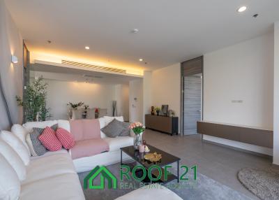 A luxurious 2 bedroom 190SQ.M.  located next to the sea in Wongamat Pattaya.