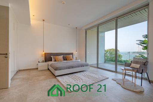 A luxurious 2 bedroom 190SQ.M.  located next to the sea in Wongamat Pattaya.