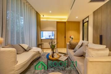 Wyndham Grand Residences Wongamat With the rare and excellent location of Laem Wong Amat Pattaya.