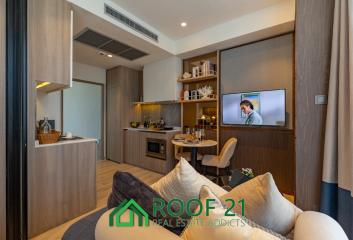 Wyndham Grand Residences Wongamat With the rare and excellent location of  Wong Amat beach Pattaya.