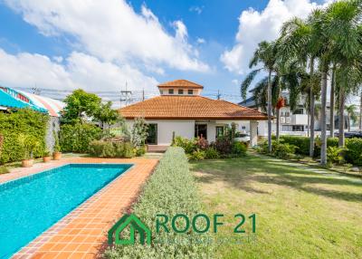 SALE detached house comes with an English style garden and pond, 3 bedrooms and 3 bathrooms, 408 sqm, Siam Country Club / S-0737K