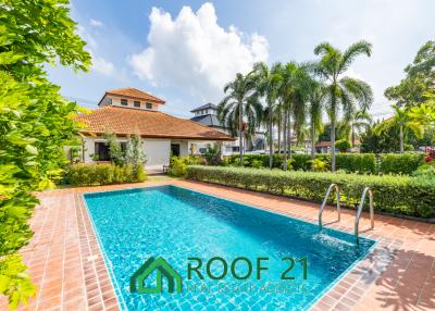 SALE detached house comes with an English style garden and pond, 3 bedrooms and 3 bathrooms, 408 sqm, Siam Country Club / S-0737K