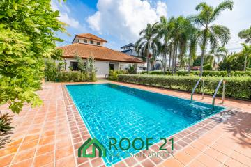 SALE detached house comes with an English style garden and pond, 3 bedrooms and 3 bathrooms, 408 sqm, Siam Country Club / S-0737K