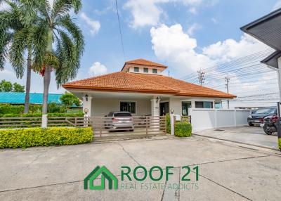 SALE detached house comes with an English style garden and pond, 3 bedrooms and 3 bathrooms, 408 sqm, Siam Country Club / S-0737K