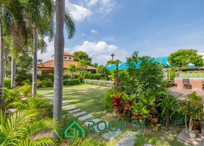 SALE detached house comes with an English style garden and pond, 3 bedrooms and 3 bathrooms, 408 sqm, Siam Country Club / S-0737K