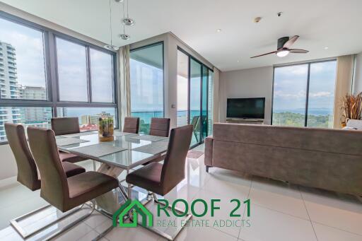 The Point Pratumnak, 2 bedrooms, 2 bathrooms comes with an impressive view.