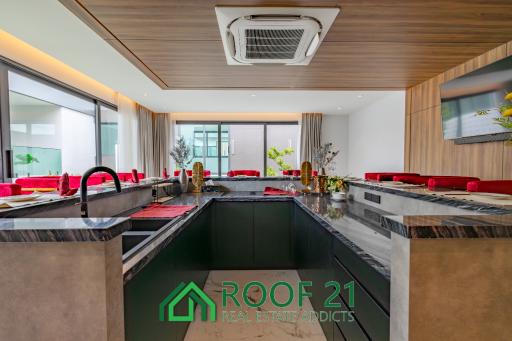 The epitome of luxury living in the heart of Jomtien 6 Bedrooms/11 Bathrooms