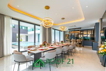 The epitome of luxury living in the heart of Jomtien 6 Bedrooms/11 Bathrooms