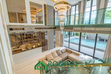 The epitome of luxury living in the heart of Jomtien 6 Bedrooms/11 Bathrooms