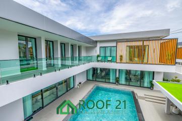 The epitome of luxury living in the heart of Jomtien 6 Bedrooms/11 Bathrooms