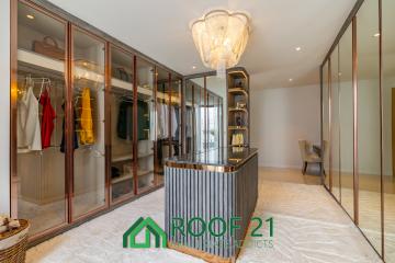 The epitome of luxury living in the heart of Jomtien 6 Bedrooms/11 Bathrooms