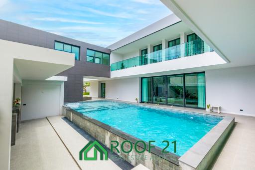 The epitome of luxury living in the heart of Jomtien 6 Bedrooms/11 Bathrooms