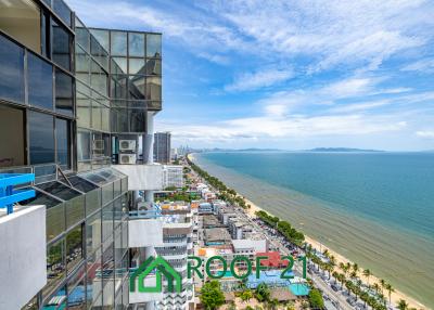 Jomtien Plaza: The Ultimate Beachfront Duplex Penthouse Experience
