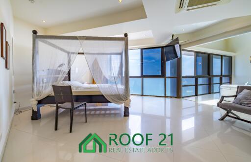 Jomtien Plaza: The Ultimate Beachfront Duplex Penthouse Experience