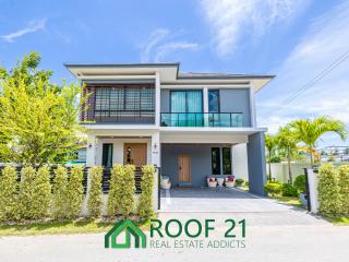 บ้านสไตล์โมเดิร์น 2 ชั้น 4 ห้องนอน 4 ห้องน้ำ พื้นที่ 216 ตรม.