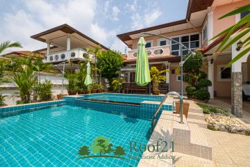 For SALE 2-storey Pool Villa House 3 Bedrooms 400 Sqm Thep Prasit Road/ S-0637T