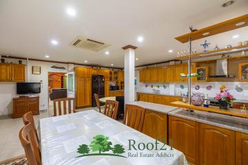 For SALE 2-storey Pool Villa House 3 Bedrooms 400 Sqm Thep Prasit Road/ S-0637T