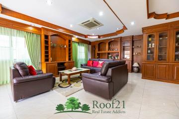 For SALE 2-storey Pool Villa House 3 Bedrooms 400 Sqm Thep Prasit Road/ S-0637T