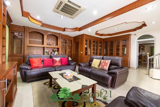 For SALE 2-storey Pool Villa House 3 Bedrooms 400 Sqm Thep Prasit Road/ S-0637T