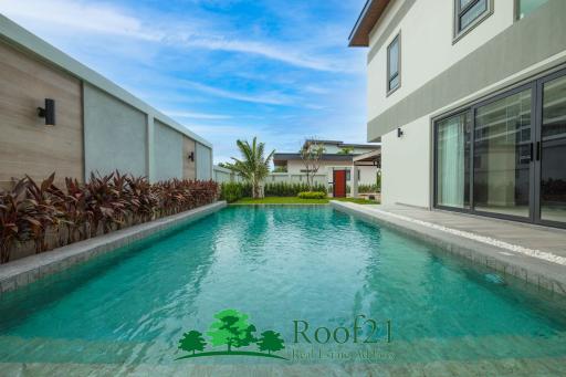 Brand new Luxury Pool Villa in City center only 800 m. to Jomtien Beach /S-0674D