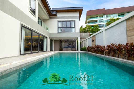 Brand new Luxury Pool Villa in City center only 800 m. to Jomtien Beach /S-0674D