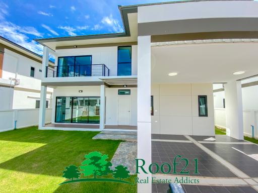 Modern Tropical Style House, 3 Bedroom 4 Bathroom with generous living area/OP-0040D