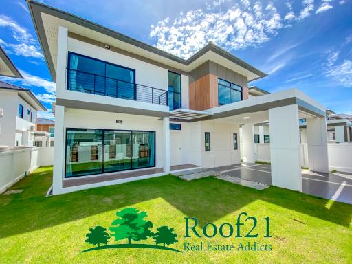 Modern Tropical Style House, 3 Bedroom 4 Bathroom with generous living area/OP-0040D