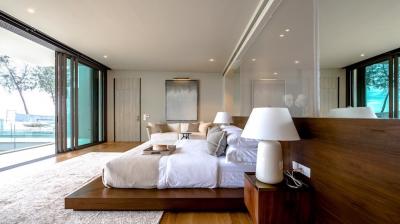 A brand new modern Luxury 3 Bed Villa on the Beach