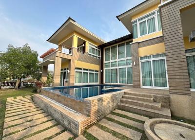 Beautiful pool villa next to the sea, special price,  Baan Talay project, Pattaya.