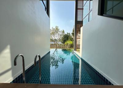 Beautiful pool villa next to the sea, special price, Baan Talay project, Pattaya.