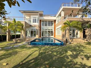 Beautiful pool villa house Next to the sea, special price, Baan Talay project, Pattaya.