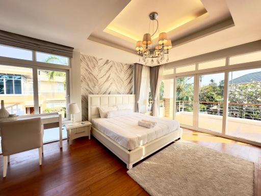 Beautiful pool villa house Next to the sea, special price, Baan Talay project, Pattaya.