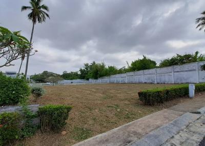 Beautiful land in the project, special price, Baantalay Pattaya, Bang Saray, Sattahip.