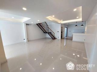 3-BR Townhouse near BTS Bang Chak