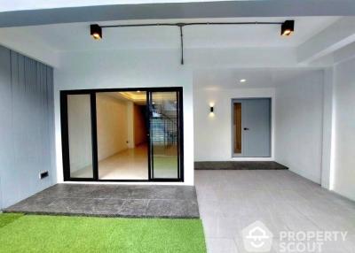 3-BR Townhouse near BTS Bang Chak